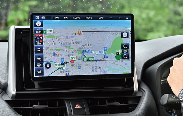 “業界唯一”有機EL大画面＆“ネット動画対応”つながるナビ みんながうれしいストラーダ
